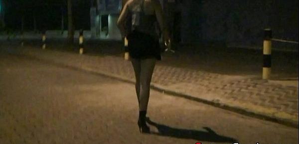  Minha namorada e sua amiga mostrando a rabeta na rua